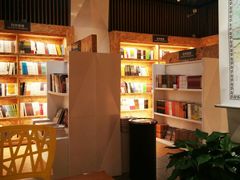 -新华里咖啡书吧(新华书店小寨店)