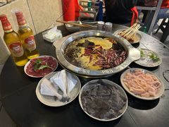 -洞亭火锅(防空洞总店)