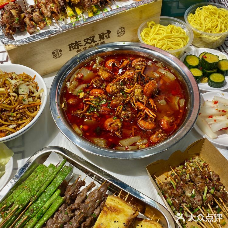 深圳沙井新开的陈双财烧烤，排队也要吃。。。