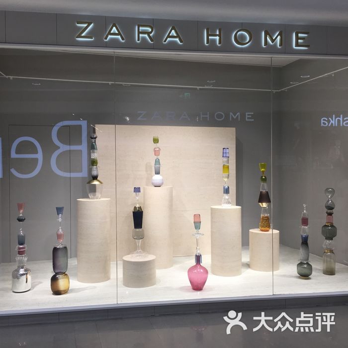 zara橱窗展示图片