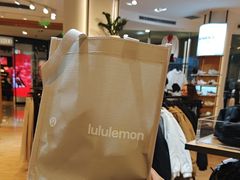 -lululemon(上海浦东IFC店)