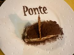 提拉米苏配杏仁脆片-Ponte 意大利餐厅