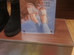 -UGG(燕莎奥特莱斯购物中心店)