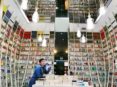 -钟书阁(松江泰晤士小镇店)