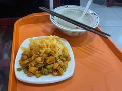 -牛一嘴·兰州牛肉面·大盘鸡(财富中心店)