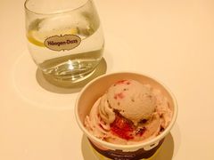 &nbsp;草莓果肉-哈根达斯(卓展店)