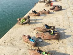 -多瑙河畔鞋履雕塑