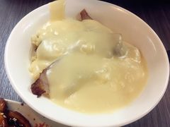 猪颈肉芝士捞公仔面-新记餐厅(香槟大厦店)