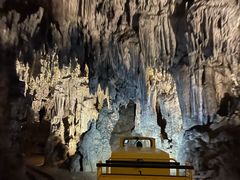 -波斯托伊纳溶洞