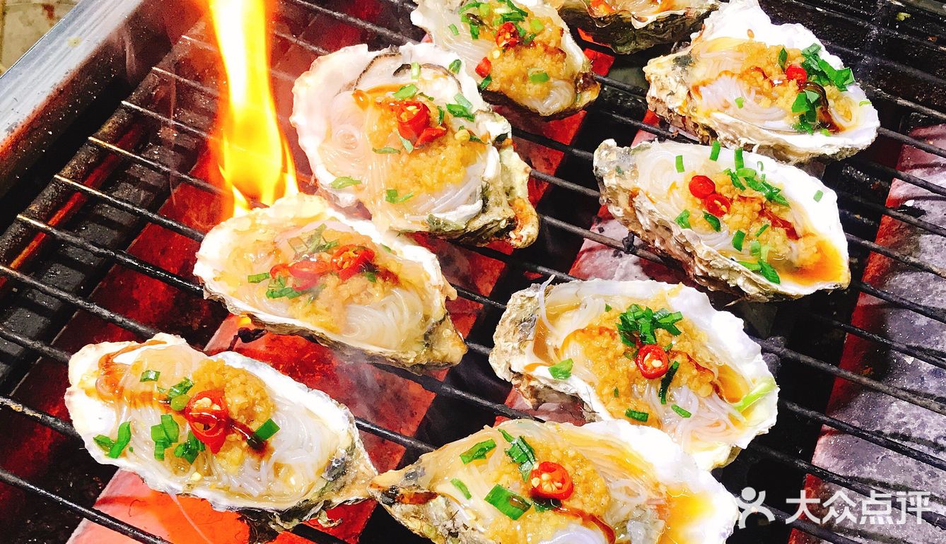 美味好吃的蒜末烤牡蛎来喽