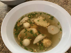 鱼丸汤-马里奥明星猪脚饭