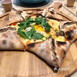 另外加了一份芝士，这是吃披萨起码要做的一件事，哈哈哈～[笑脸]