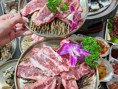 -围炉肉舍•炭烤活鳗•丹东海鲜烤肉(步行街店)