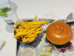 -TRIPS BURGER(大钟寺店)