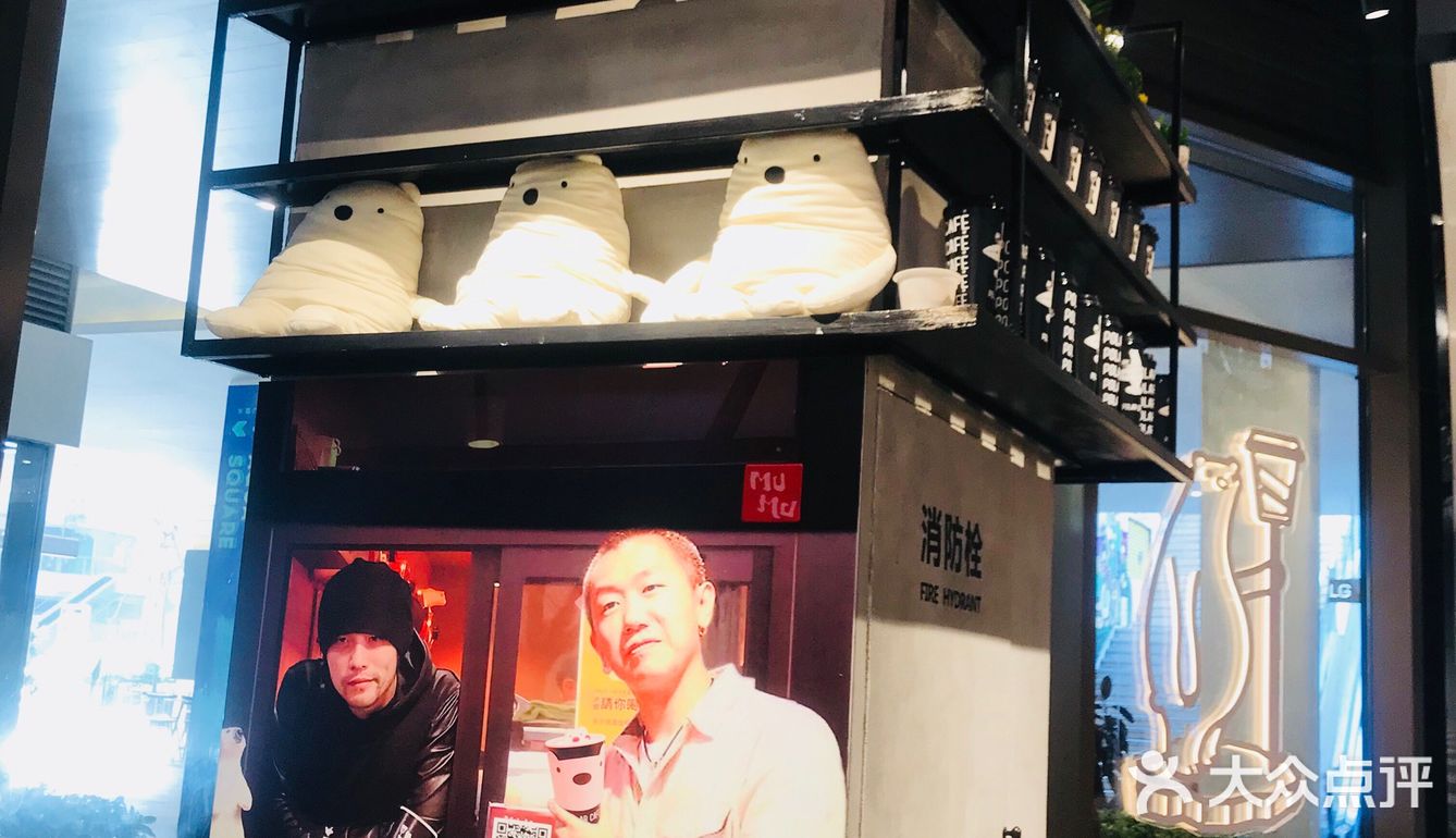 更大，更宽敞了。整个装修有点像船舱的那种感觉，酷！
