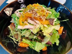 藜麦烟熏鸡胸沙拉配百香果油醋汁-鼎鼎西餐厅