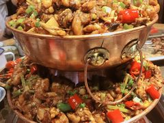 招牌双层蛙锅-沪小二炭火蛙锅(淮海中路美食不夜城店)