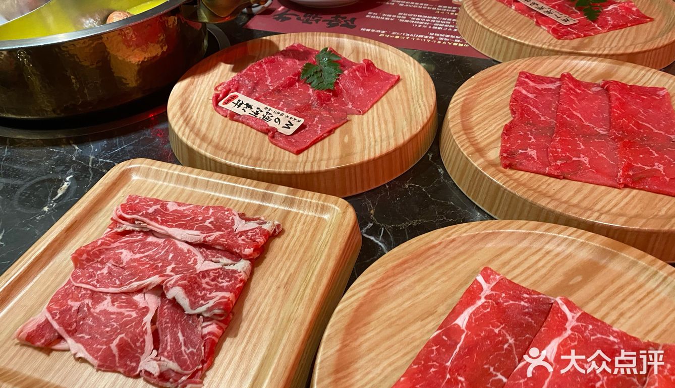 店里的和牛都是从澳洲牧场直送过来的，有专属黑标