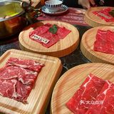 店里的和牛都是从澳洲牧场直送过来的，有专属黑标