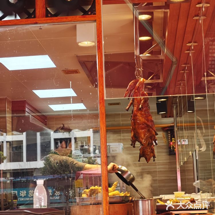 深圳这家猪脚饭，软糯入味，香到舔盘～