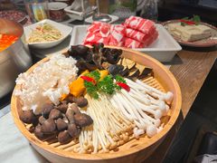 -尚尚仙·酸汤猪手·猪肚鸡火锅(华联万柳购物中心店)