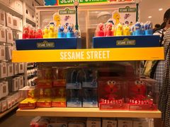 -名创优品(北京新中关购物中心地铁层店)