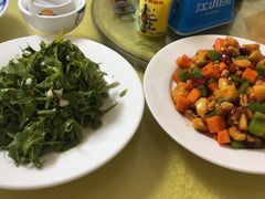 -明月食府(二区干二路店)