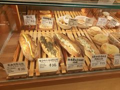 -天井·丑面包搭咖啡
