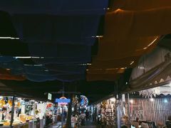-席娜卡琳火车铁道夜市