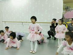 -Isee灰姑娘国际儿童艺术中心(BHGMall店)