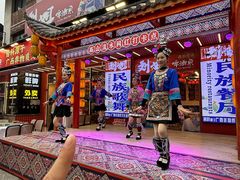 -刘姐啤酒鱼民族演艺餐厅(西街总店)