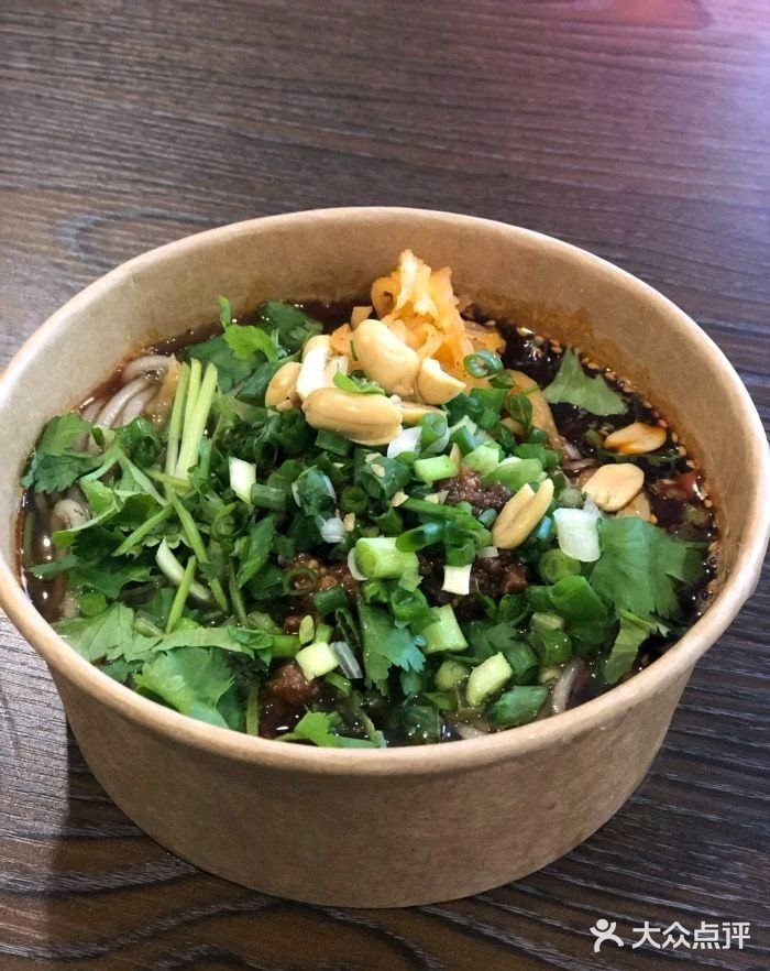 我愿称这条街为成都东站附近的美食天花板！！！