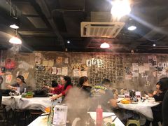 大堂-鲜入围煮花胶鸡海鲜火锅