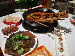 -钢管厂五区小郡肝串串香(蜀都万达店)