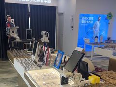 -三目眼镜·蔡司视觉合作店(青浦宝龙店)