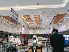 -美式眼镜·授权蔡司.依视路.尼康.豪雅.明月(人民广场店)