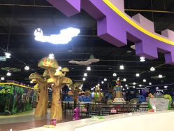 -维佳童话镇演出现场(徐东店)