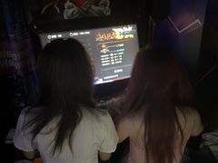 -瓦伦丁主题制服酒吧