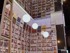 -钟书阁(松江泰晤士小镇店)