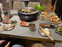 -围炉肉舍•炭烤活鳗•丹东海鲜烤肉(步行街店)