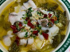 酸菜煮生鱼片-新世界餐厅(万达店)