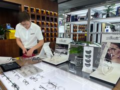 -无奔眼镜·蔡司·依视路授权店(马家堡店)