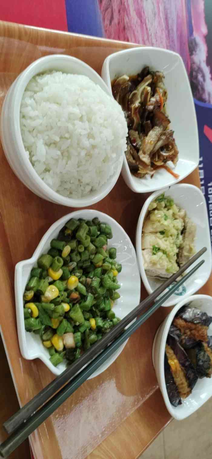 暨南大学饭堂-"学校的第一食堂……给到4星吧hhh 一楼.