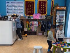 -Swim斯卫姆国际儿童游泳中心(红博中央公园店)