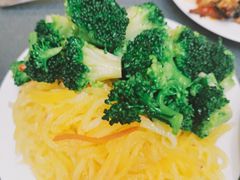 土豆丝西兰花双拼-春花民族美食(佳木斯总店)