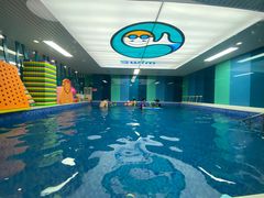 -Swim斯卫姆国际儿童游泳中心(红博中央公园店)