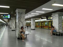 -烈士陵园(地铁站)