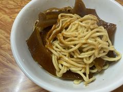 -松树干拌面店