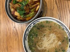 干锅牛蛙饭-霸道川面馆(张江店)