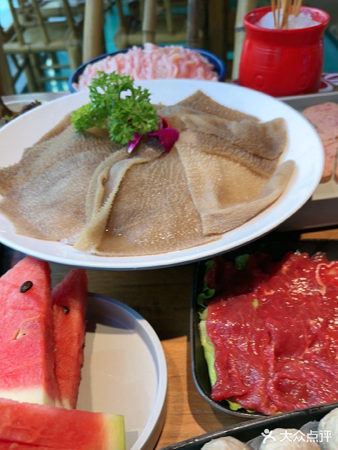 口感极佳￼￼￼。毛肚脆嫩爽口